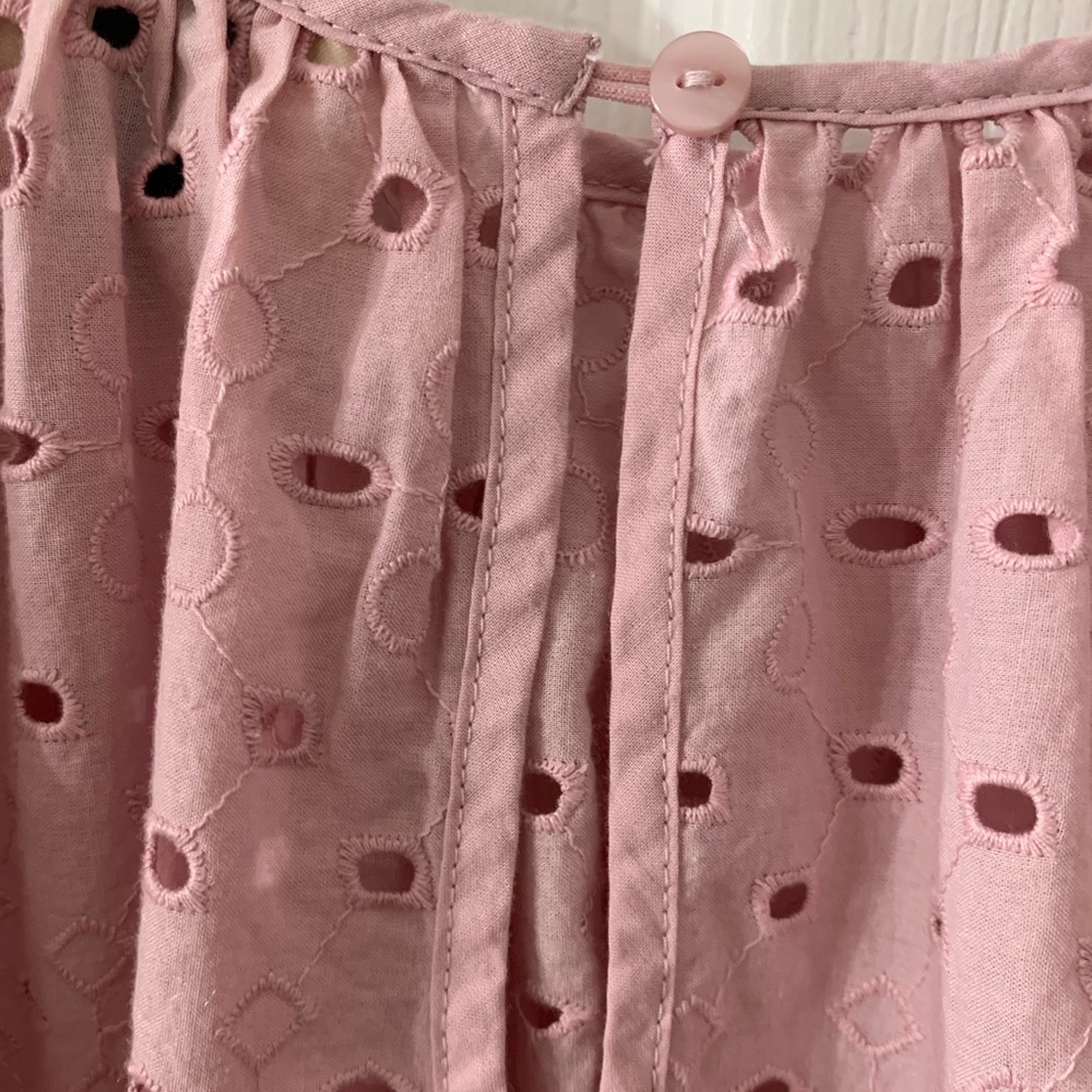 Universal Thread Eyelet Top - Picture 5 of 12